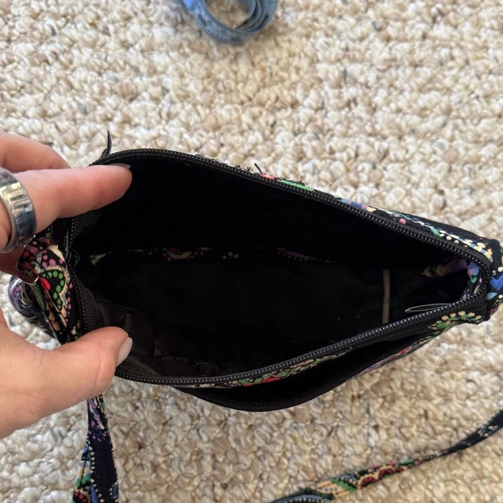 Vera Bradley Paisley Crossbody purse Zip close, adjustable strap, back pocket